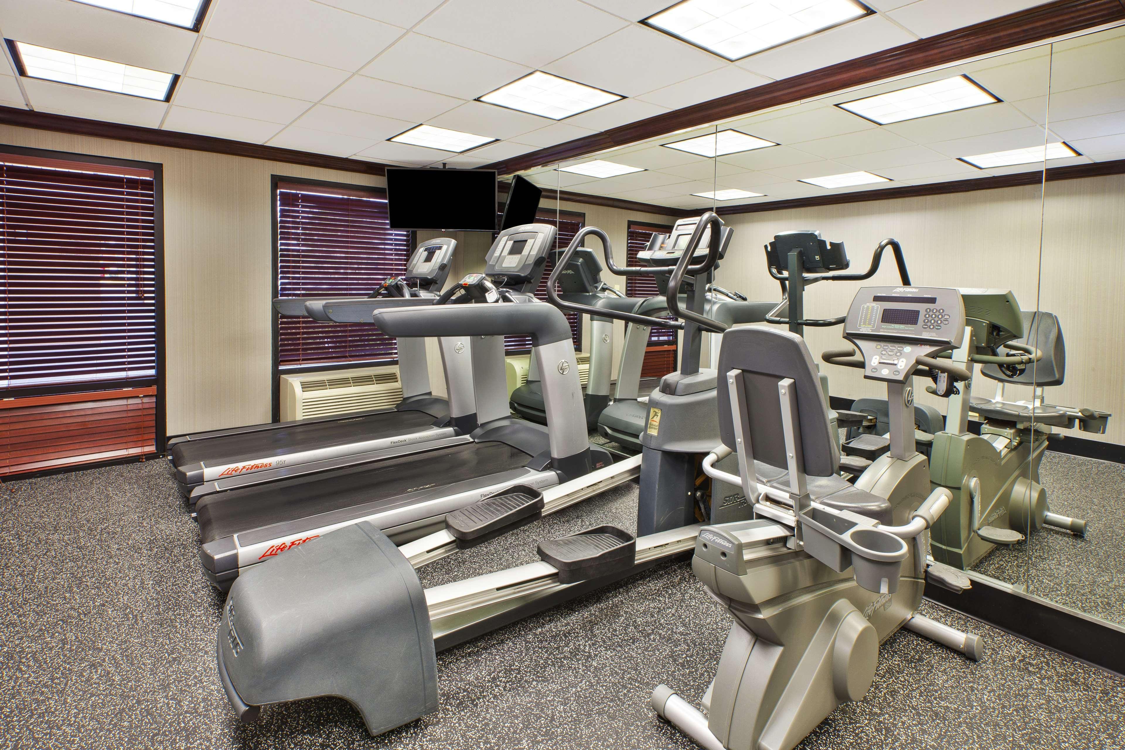 Western Dulles Airport Hotel 3*
