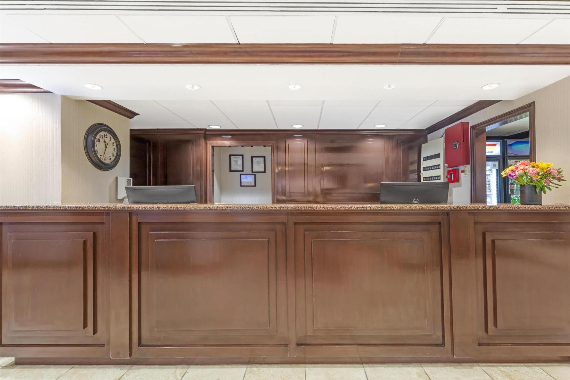 Hotel Western Dulles Airport 3*